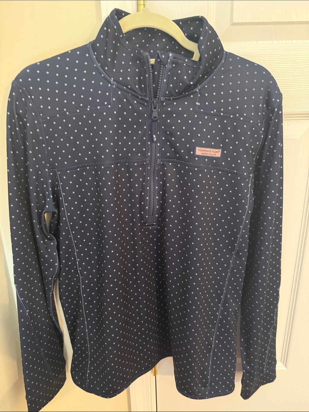 🐳EUC Vineyard Vines Performance Half zip Pullover Navy with small white polkadot